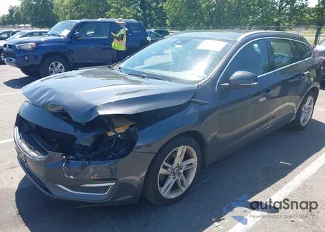 2015 Volvo V60 T5 Premier z USA, uszkodzony, nr VIN YV140MEB7F1207484